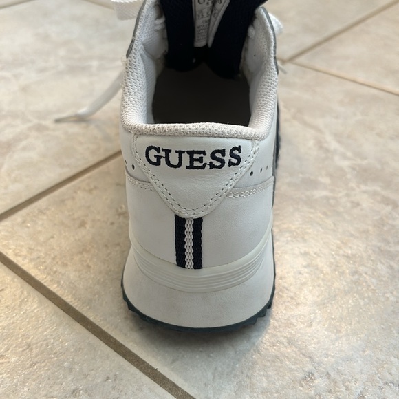 Vintage 90’s Guess White Leather Sneakers - Picture 2 of 5